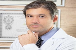 Dr. Rafael Apoloni dos cirurgiões vasculares em São Paulo
