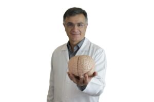 O Dr. Renan Barros Domingues é outro dos reconhecidos neurologistas SP 