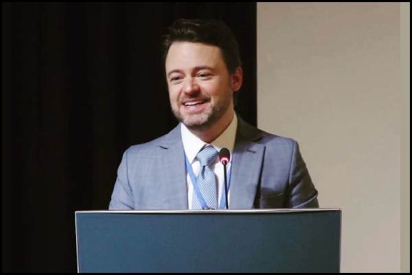 Dr. Fernando Bray