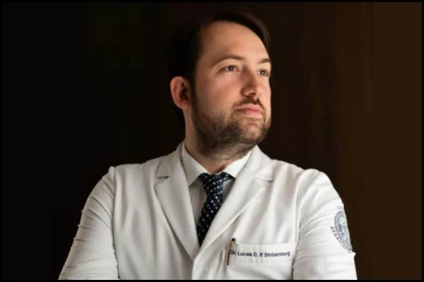 O Dr. Lucas Stolzemburg é um renomado especialista na área de gastroenterologia e figura, assim, entre os melhores médicos digestivos de São Paulo