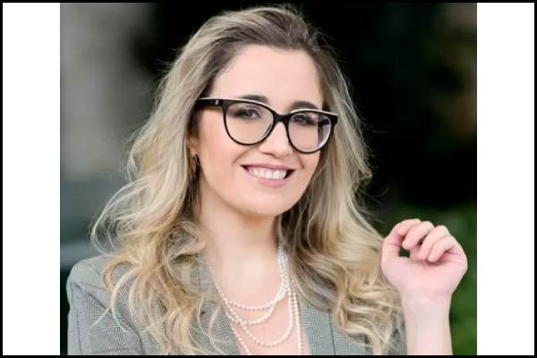 A Dra. Débora Modelli Vianna se destaca entre os cirurgiões de tireoide em São Paulo