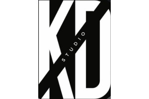 Como uma das melhores academias de K-pop dance, KD Studio promove um ambiente de aprendizado divertido e técnico.